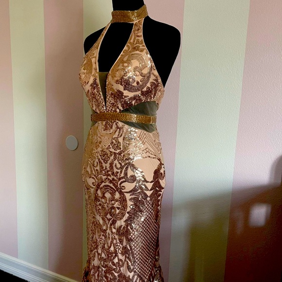 Beautiful and elegant gown size 4 - Picture 2 of 3